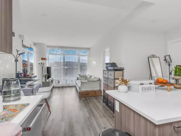 Burnaby, BC V5C 0L5,1788 Gilmore AVE #908