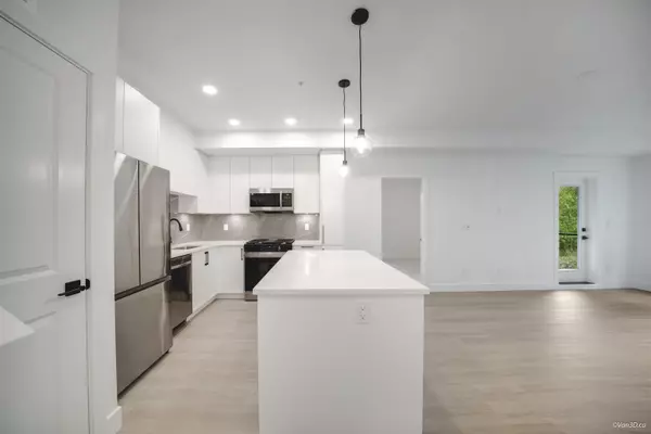 Surrey, BC V4P 0H6,3480 146a ST #309