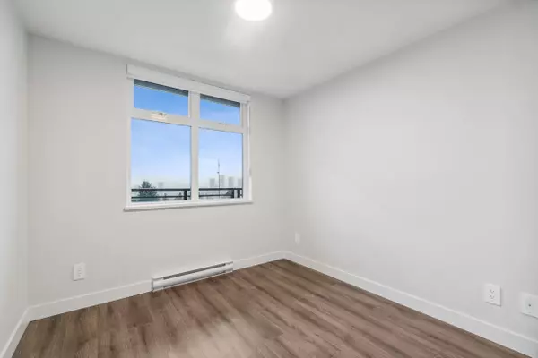 Burnaby, BC V5B 1R2,5535 Hastings ST #302