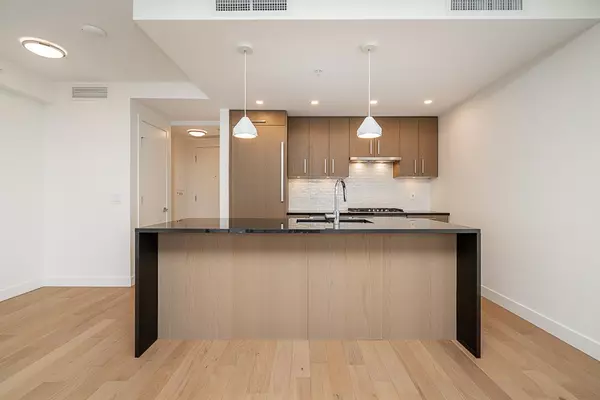 White Rock, BC V4B 0C5,1588 Johnston RD #509