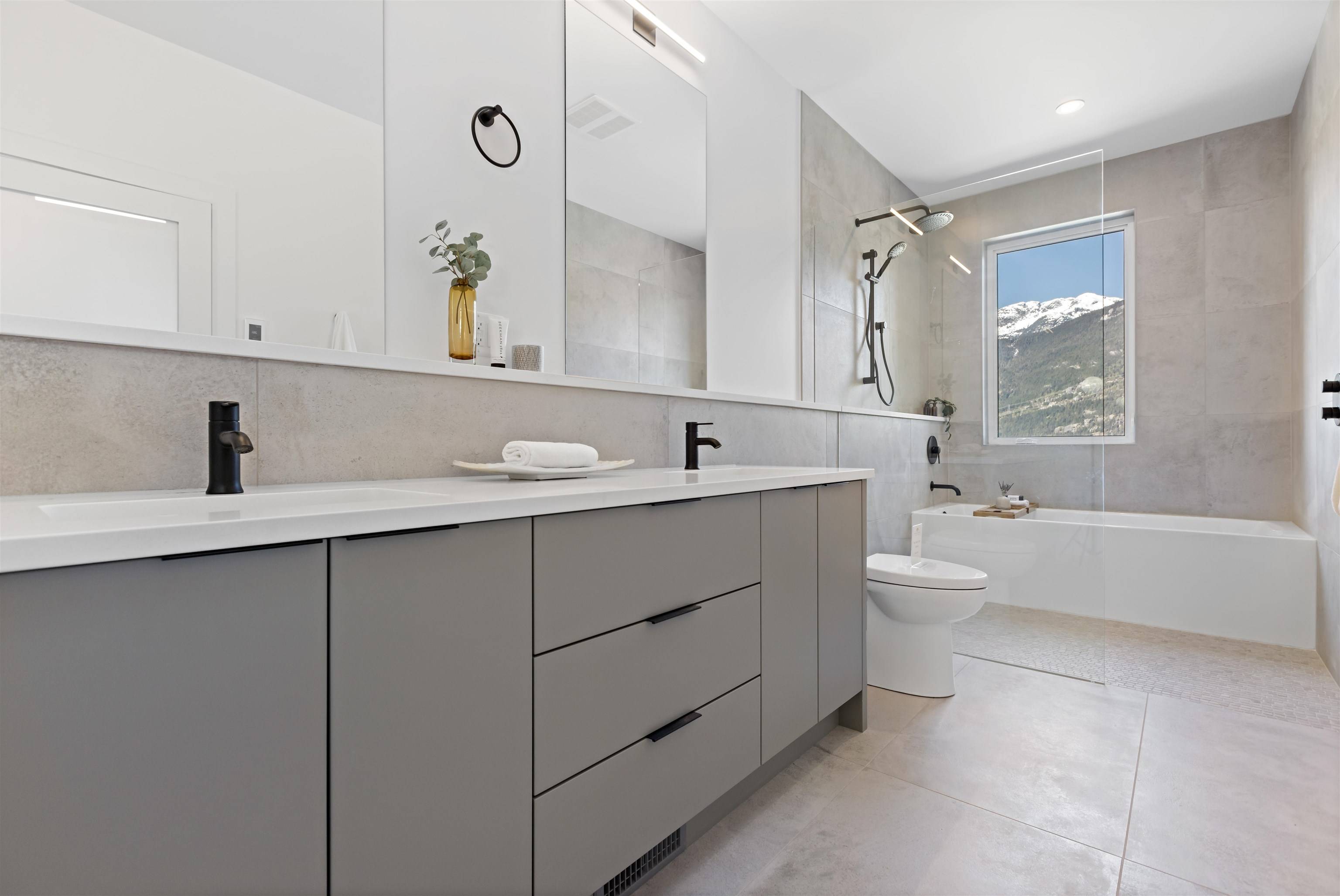 Squamish, BC V0V 0V0,1050 Finch DR #6