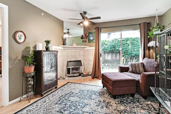 Pitt Meadows, BC V3Y 2J8,19270 119 AVE #18