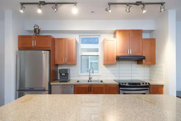 North Vancouver, BC V7J 0A5,722 Orwell ST