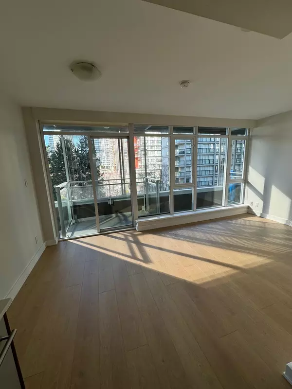 Vancouver, BC V6B 0L1,1372 Seymour ST #613