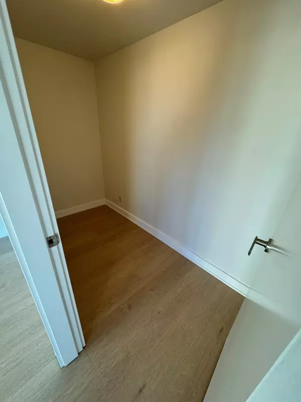 Vancouver, BC V6B 0L1,1372 Seymour ST #613