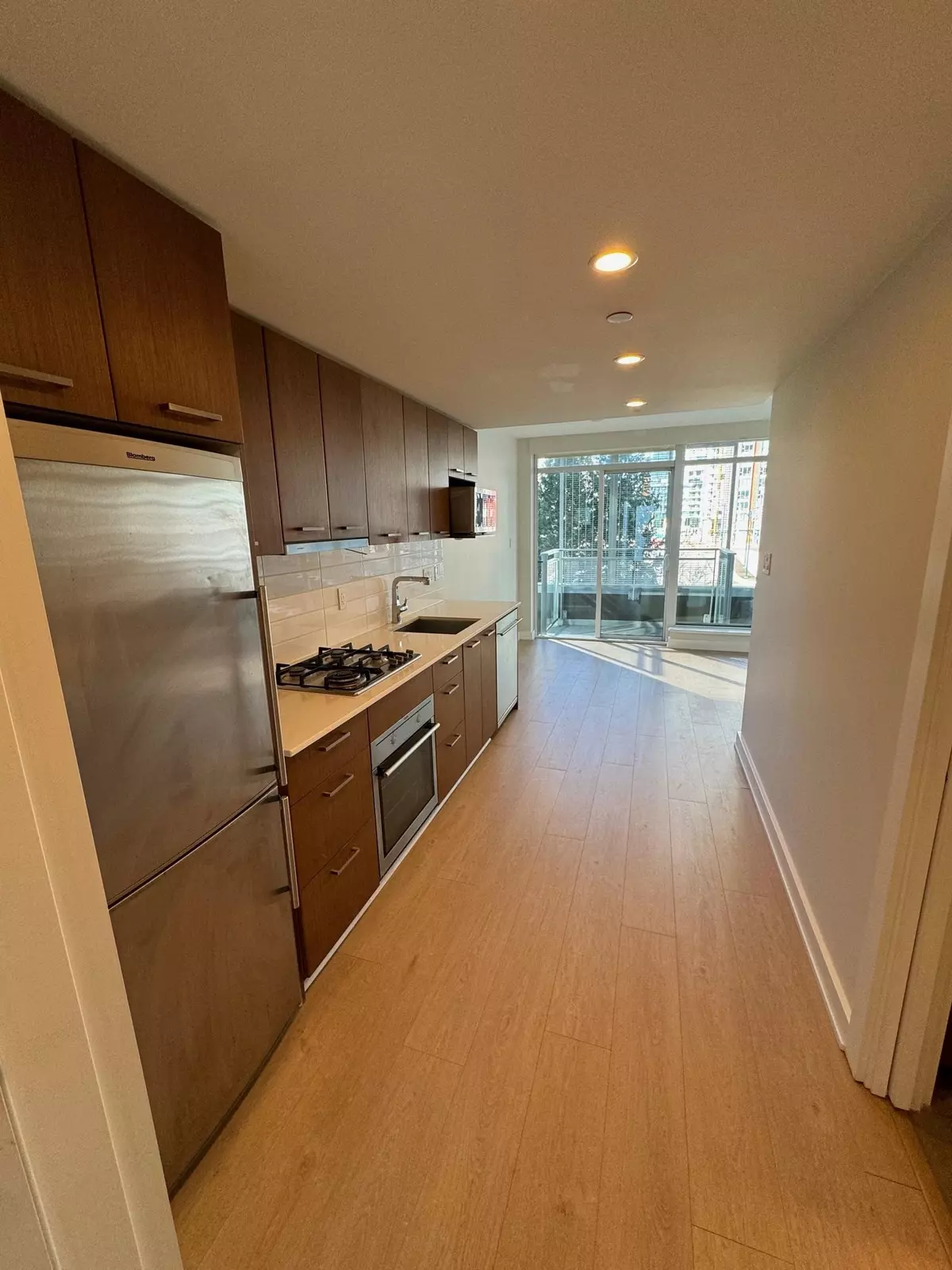 Vancouver, BC V6B 0L1,1372 Seymour ST #613