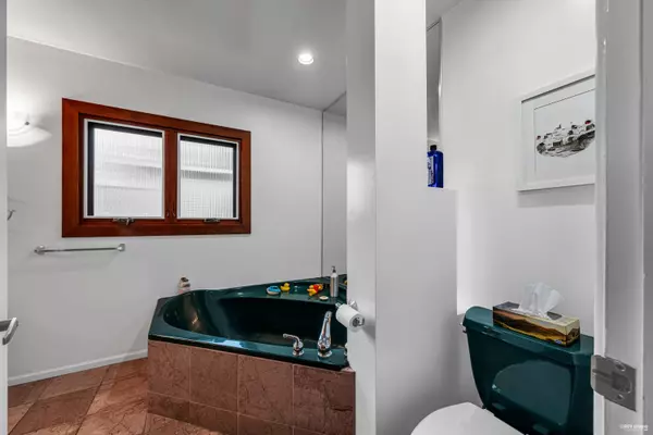 West Vancouver, BC V7T 2H7,1488 Palmerston AVE