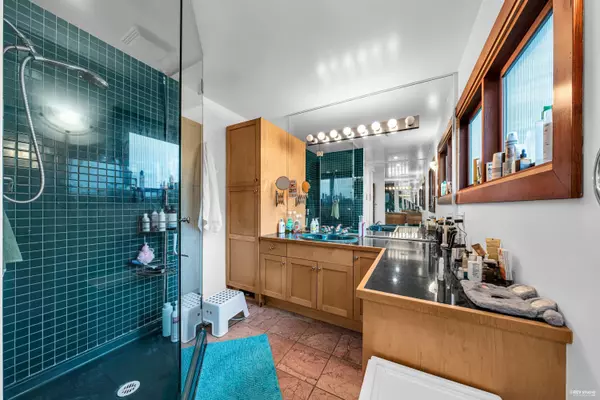 West Vancouver, BC V7T 2H7,1488 Palmerston AVE