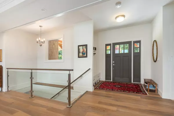 Bowen Island, BC V0N 1G1,917 Elrond's CT