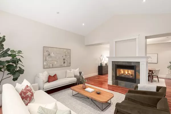 North Vancouver, BC V7G 2S7,3443 Anne Macdonald WAY