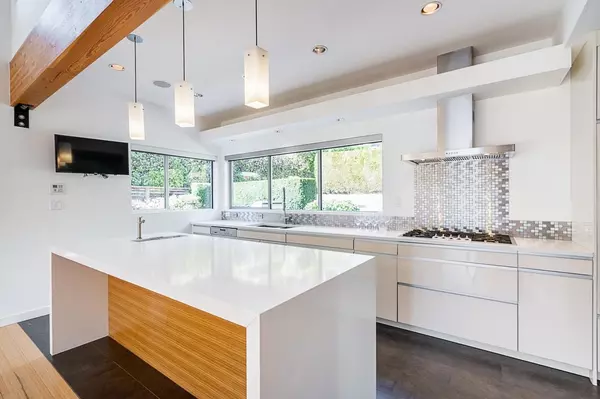 West Vancouver, BC V7V 2S3,1741 Ottawa AVE