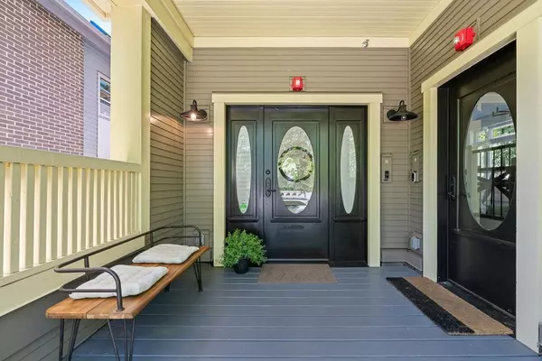 Vancouver, BC V6H 1R6,1110 W 15th AVE