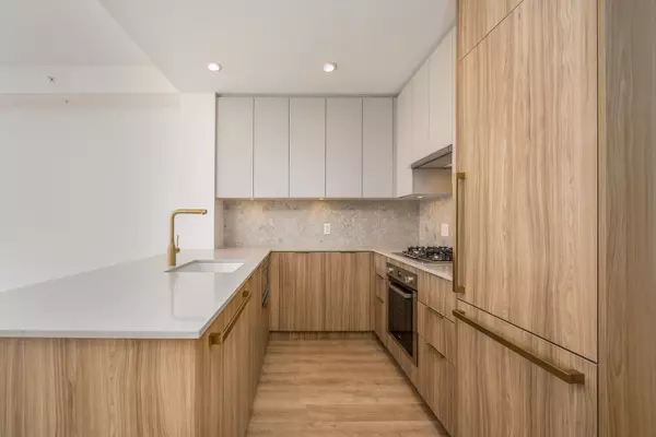 North Vancouver, BC V7J 0E8,2325 Emery CT #102