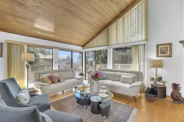 North Vancouver, BC V7R 4T6,5628 Sumac PL