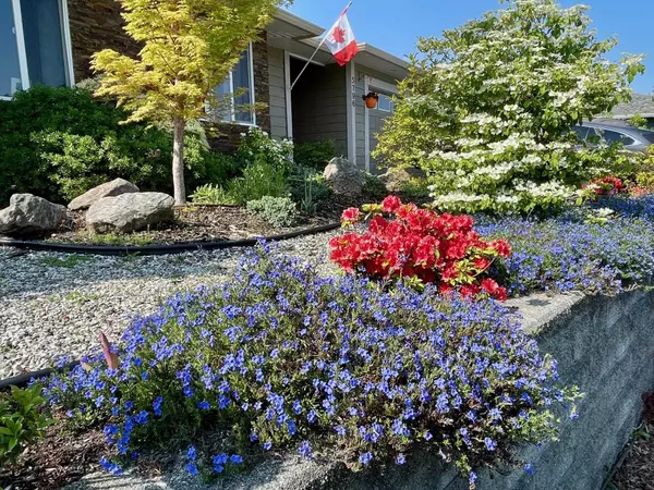 5796 Genni's WAY,  Sechelt,  BC V7Z 0N8