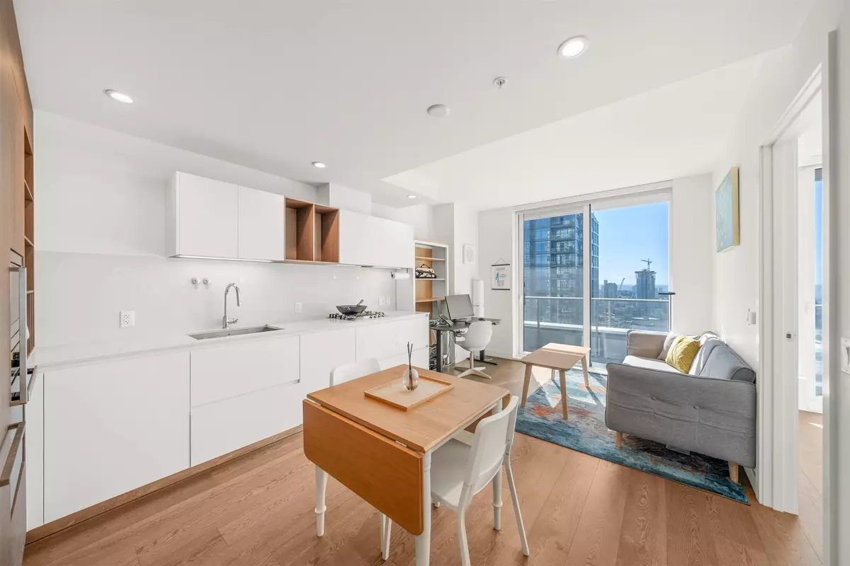 Burnaby, BC V5H 0K2,6000 Mckay AVE #2701