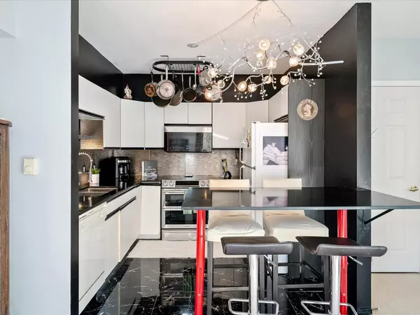 Squamish, BC V8B 0J7,1203 Pemberton AVE #203