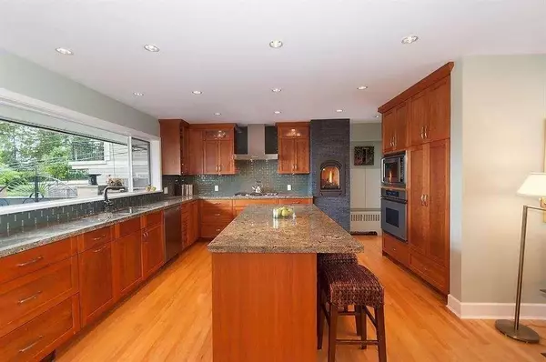 West Vancouver, BC V7V 3G1,3365 Craigend RD