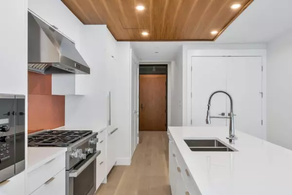 West Vancouver, BC V7W 2B2,6699 Nelson AVE #603