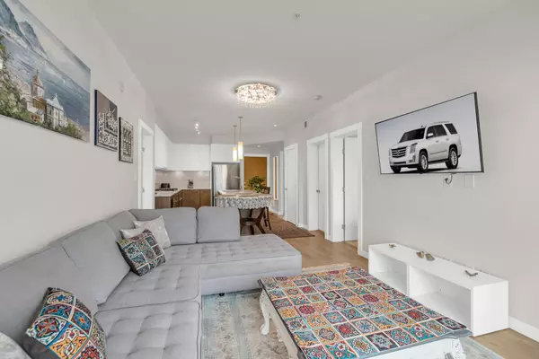 North Vancouver, BC V7L 0G3,615 E 3rd ST #303