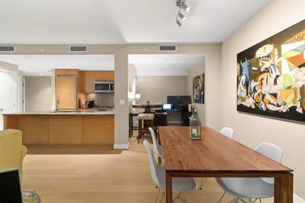 White Rock, BC V4B 0A3,15152 Russell AVE #403