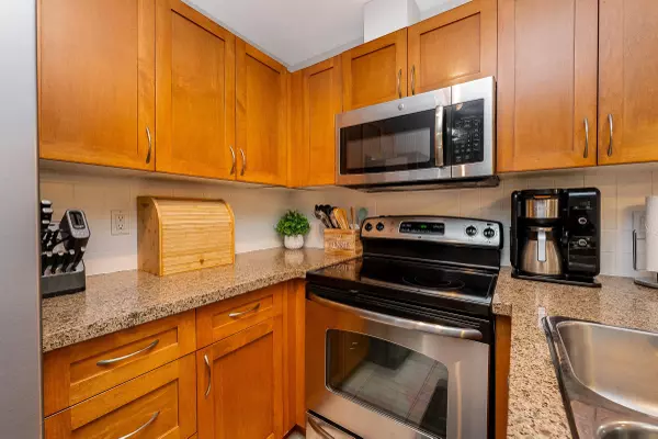 Port Coquitlam, BC V3C 1Y7,2373 Atkins AVE #PH8