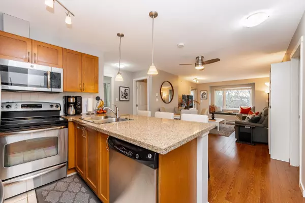 Port Coquitlam, BC V3C 1Y7,2373 Atkins AVE #PH8