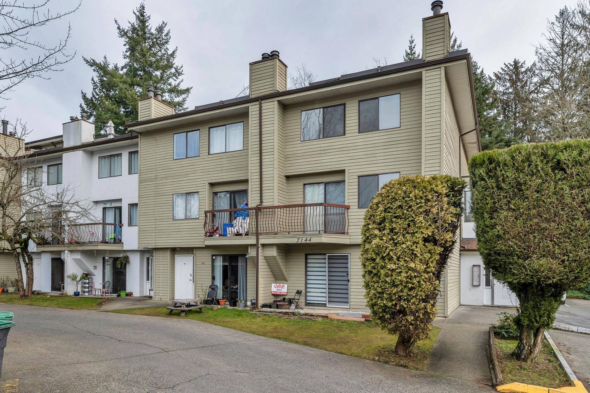 7144 133b ST #209,  Surrey,  BC V3W 8A4