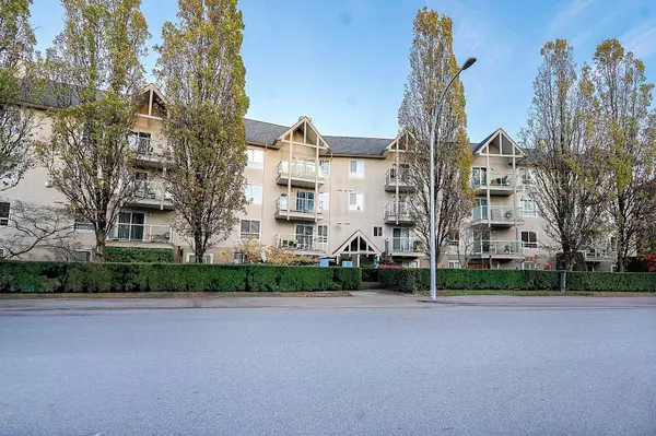 Surrey, BC V3W 3P3,8110 120a ST #415