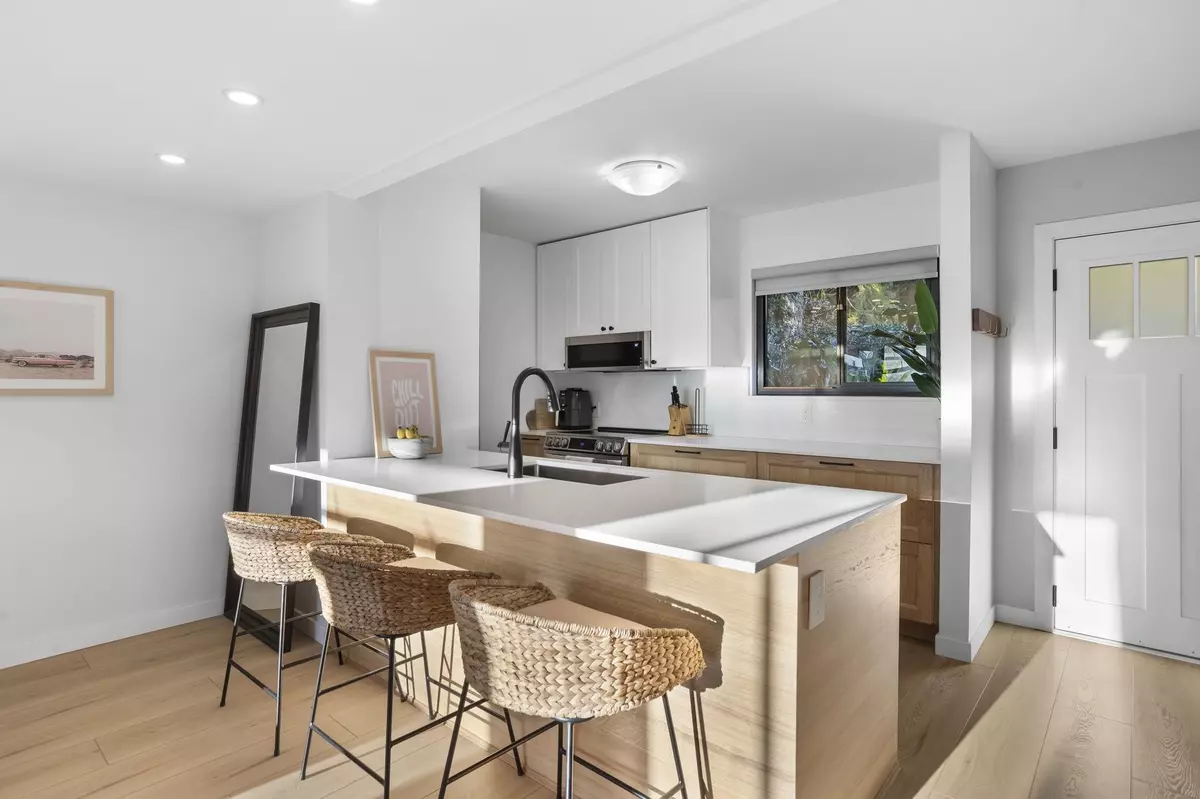 Port Moody, BC V3H 3S5,912 Britton DR