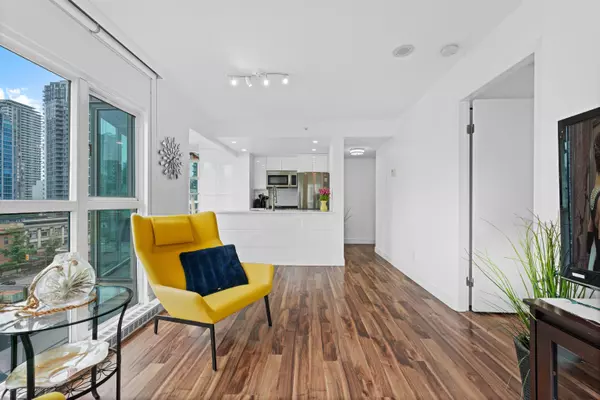 Vancouver, BC V6Z 2S8,1188 Howe ST #607