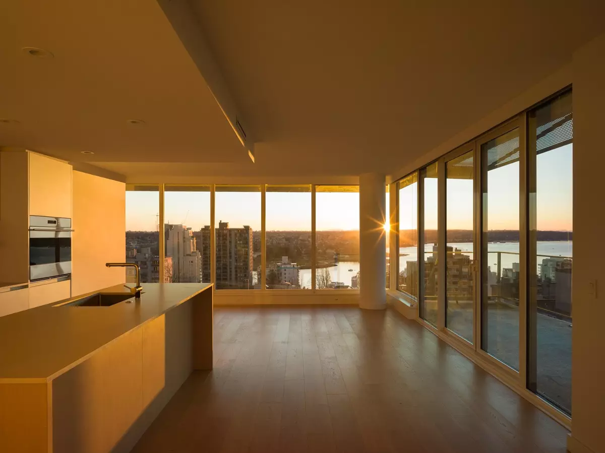 Vancouver, BC V6G 2B1,1180 Broughton ST #1402