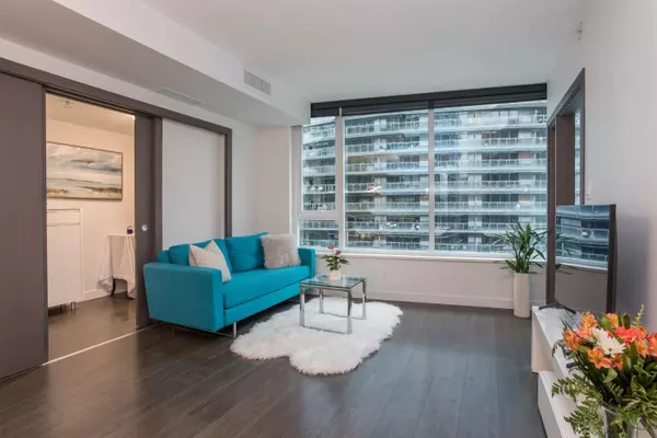 Vancouver, BC V6B 0P4,68 Smithe ST #919