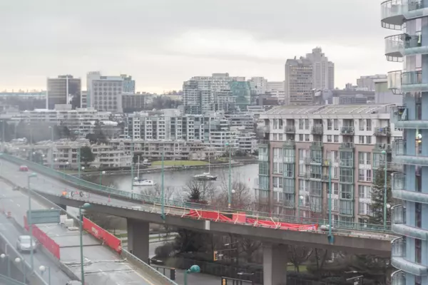 Vancouver, BC V6B 0P4,68 Smithe ST #919