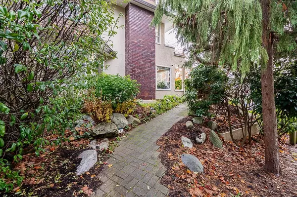 White Rock, BC V4B 4B8,1225 Merklin ST #101