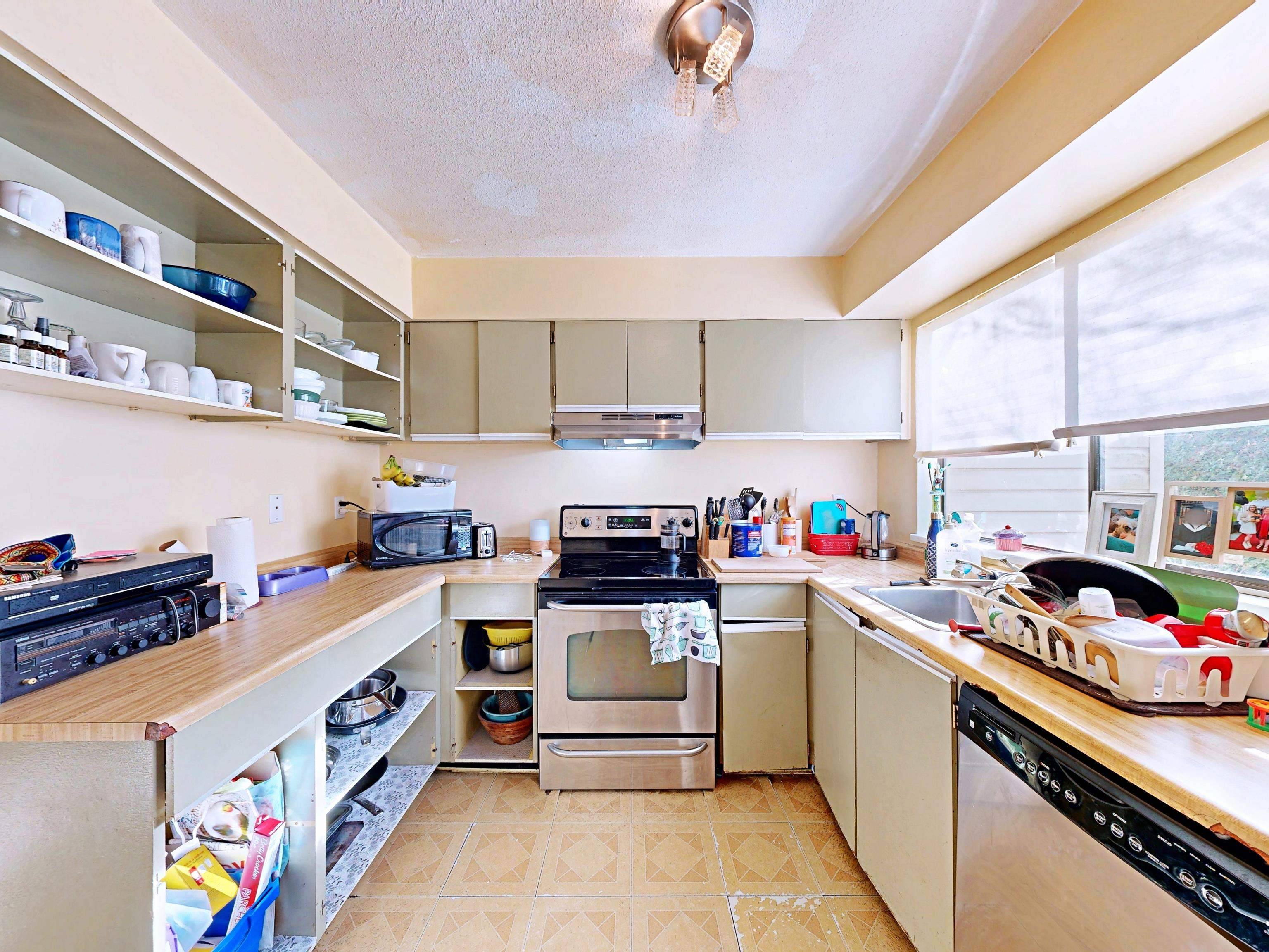 Coquitlam, BC V3J 5E7,511 Gatensbury ST #108