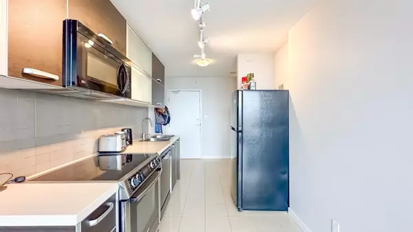 Surrey, BC V3T 0G5,13688 100 AVE #901