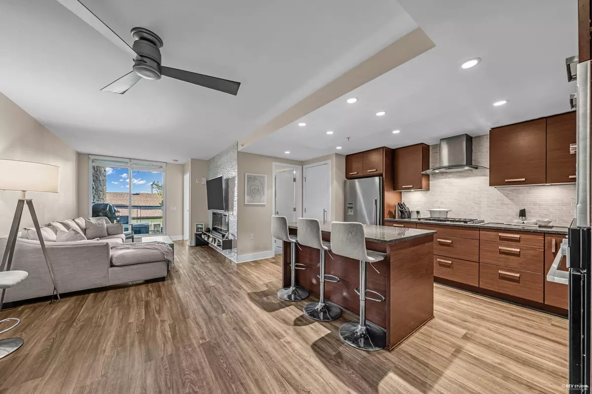 North Vancouver, BC V7M 1N7,210 W 13th ST #303