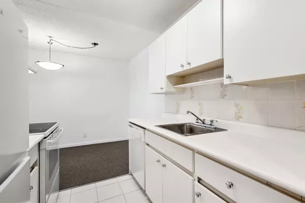 North Vancouver, BC V7P 3E6,2016 Fullerton AVE #1705