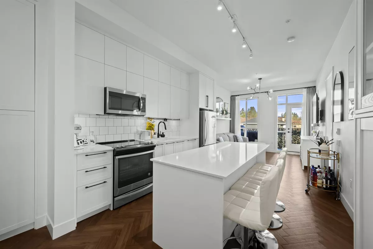 Surrey, BC V3R 0E8,14968 101a AVE #322