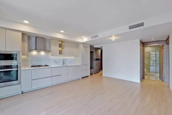 Vancouver, BC V6Z 0E7,89 Nelson ST #1206