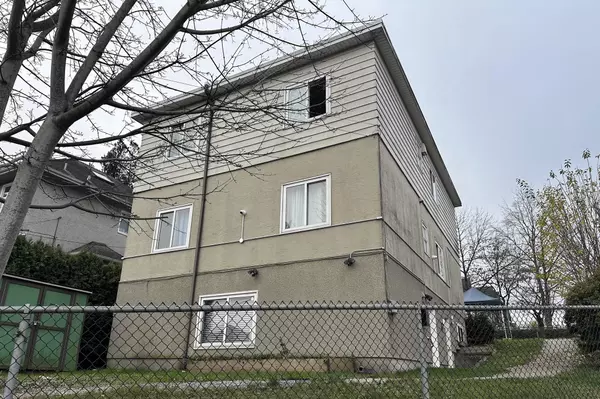 Vancouver, BC V5N 3J1,3008 Clark DR