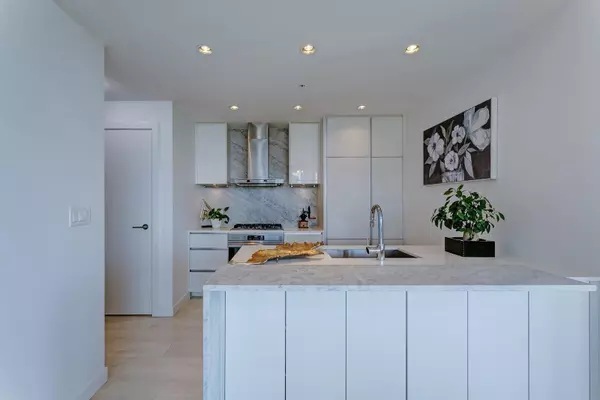 Burnaby, BC V5H 0H4,6098 Station ST #1010