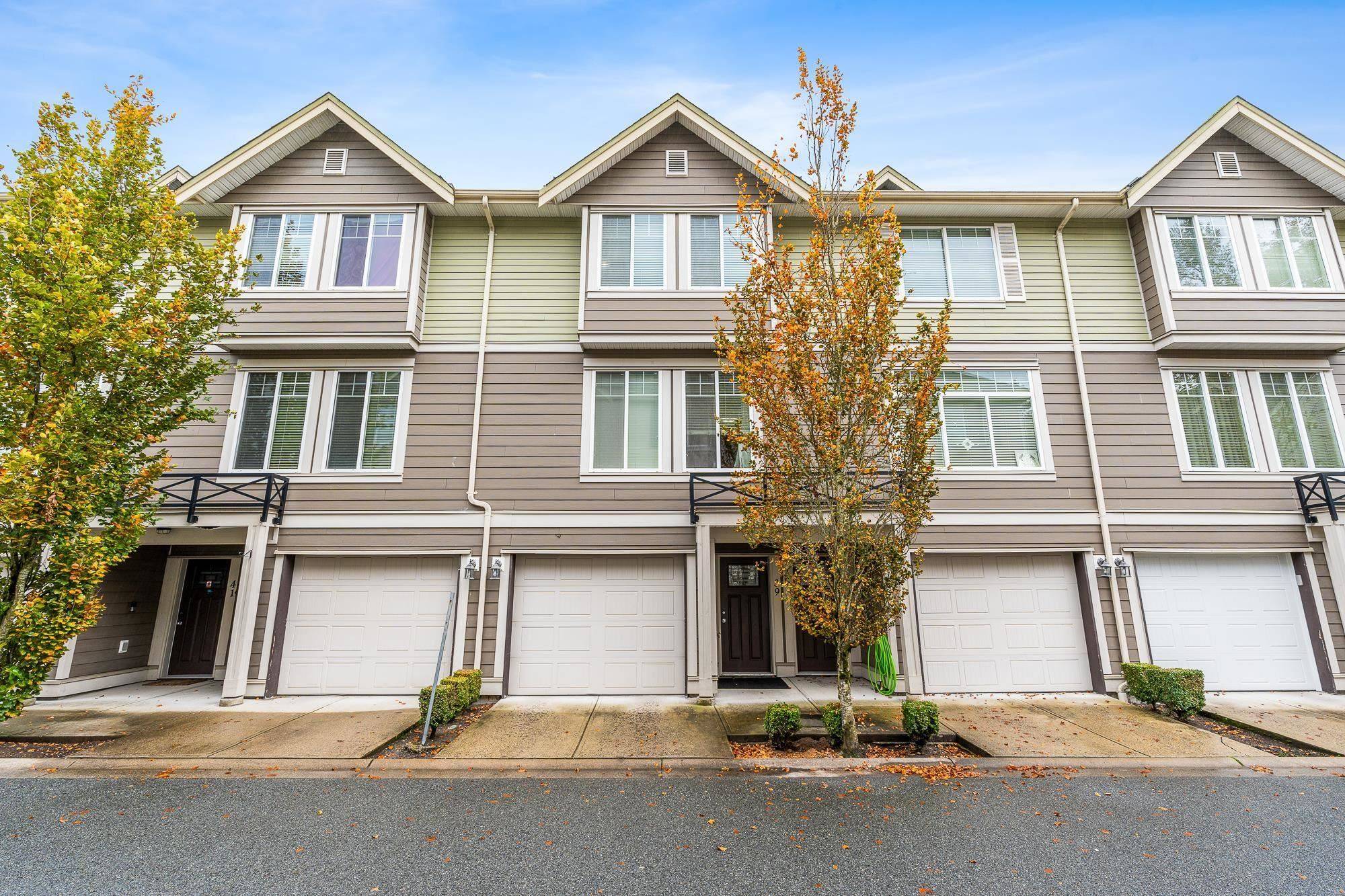 Surrey, BC V3R 7C6,15399 Guildford DR #39