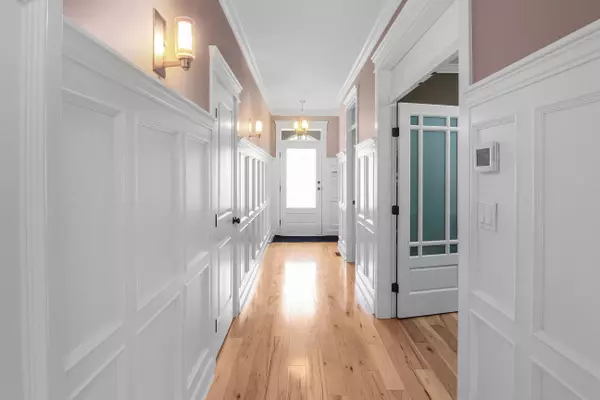 Surrey, BC V4A 9T8,923 163 ST