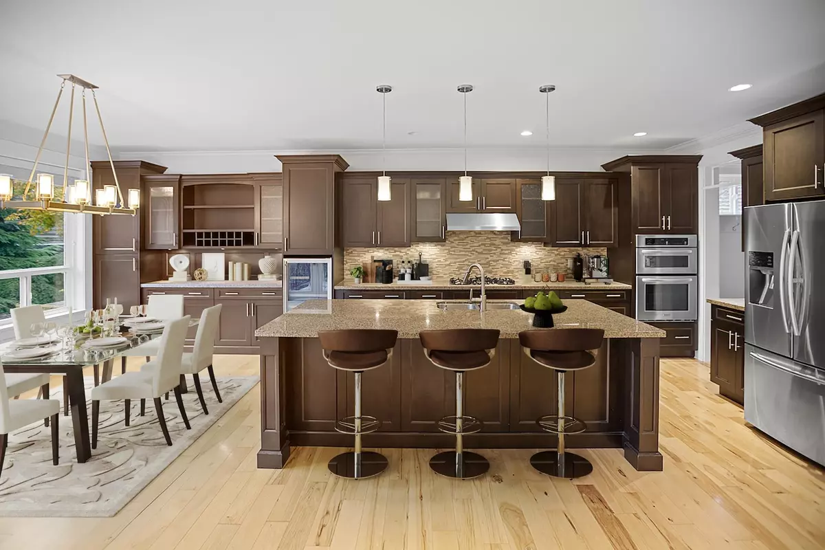 Surrey, BC V4A 9T8,923 163 ST