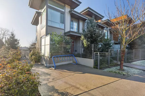 Burnaby, BC V5B 0B4,5460 Broadway #116