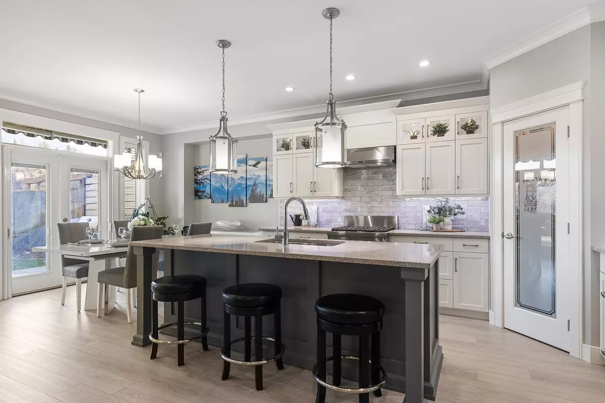 Cultus Lake, BC V2R 0K7,45348 Magdalena PL #12