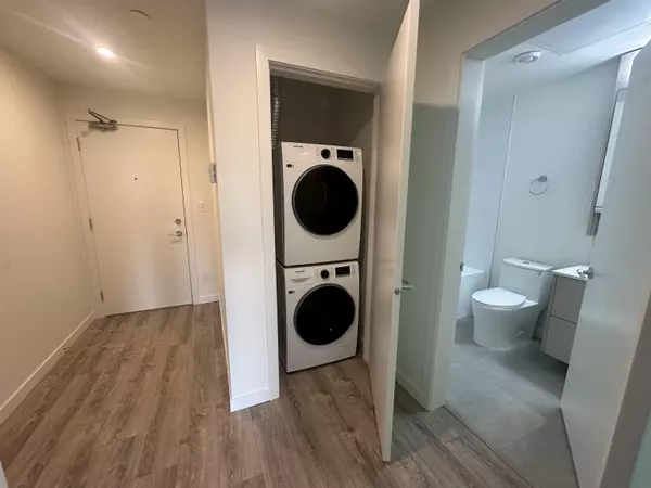 Surrey, BC V3R 0H3,10828 139a ST #W304