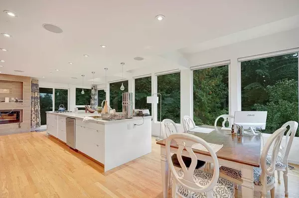 North Vancouver, BC V7R 3V4,5344 Cliffridge AVE